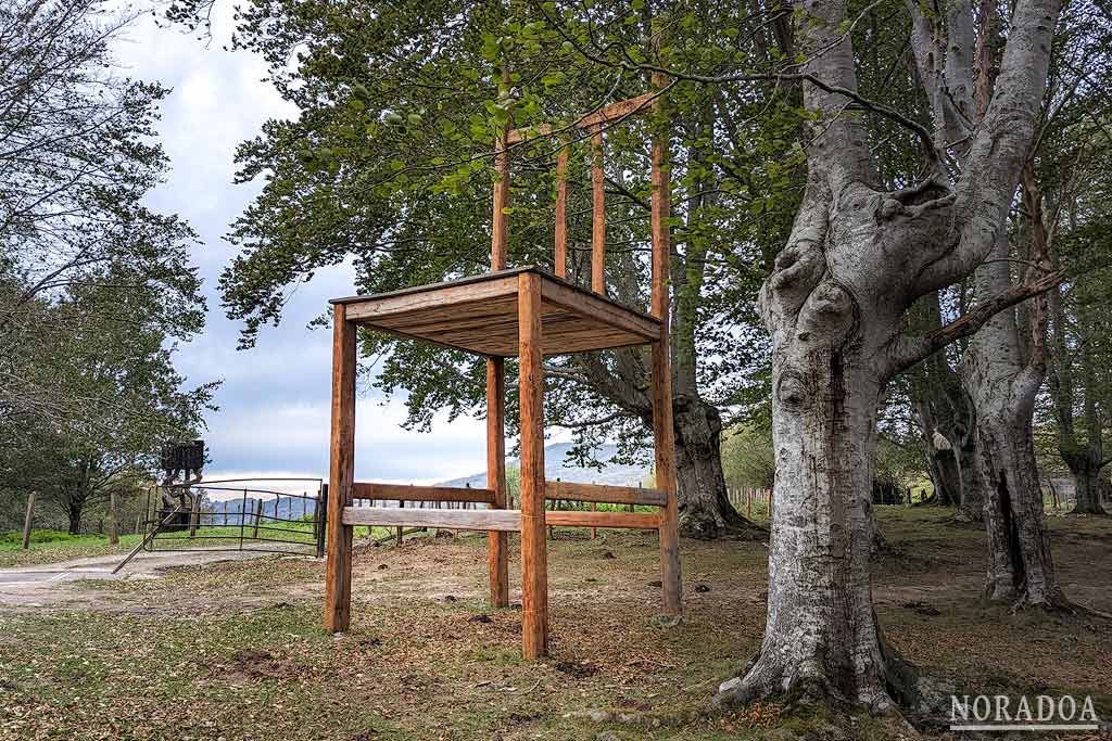 La silla más grande de Euskadi está en el collado de Zarate, Gipuzkoa