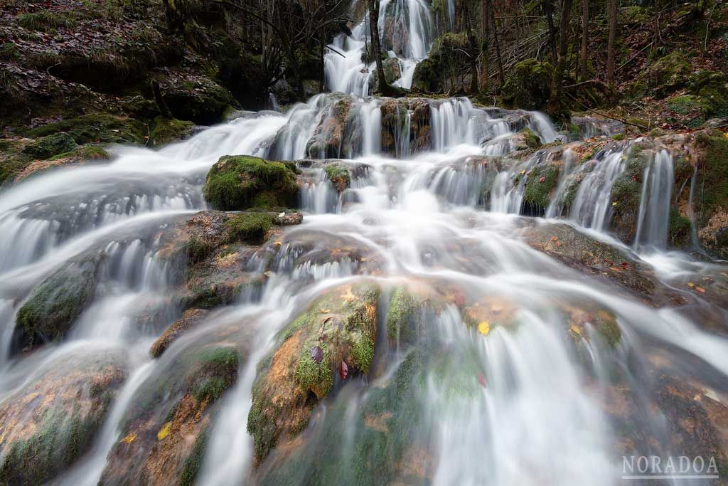 Cascadas de la Tobería en el pueblo alavés de Andoin