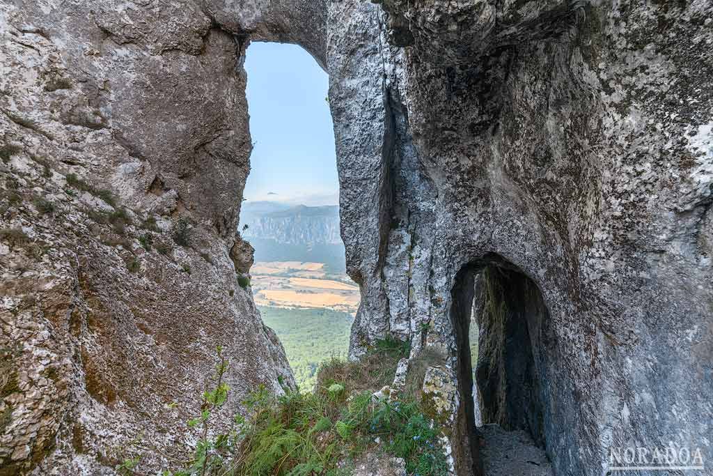 El Ojo de Legunbe en la sierra de Entzia