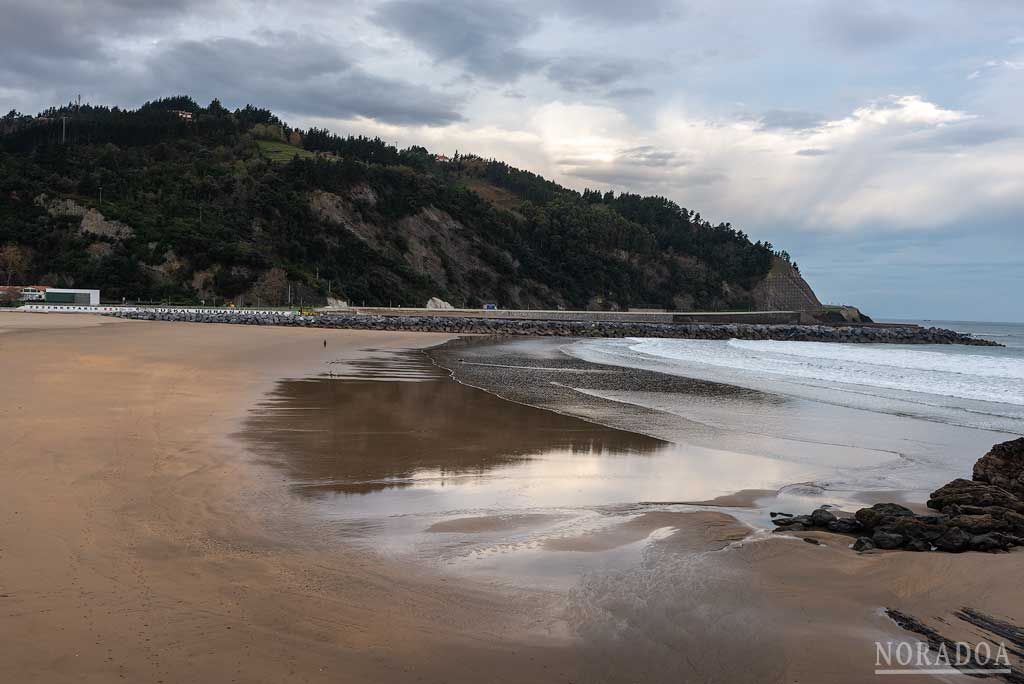 Playa de Santiago en Deba