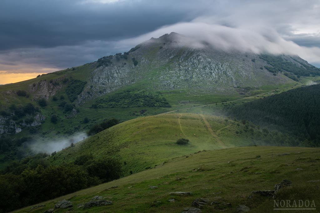 Anboto al amanecer visto desde Urkiolagirre/Urkiolamendi