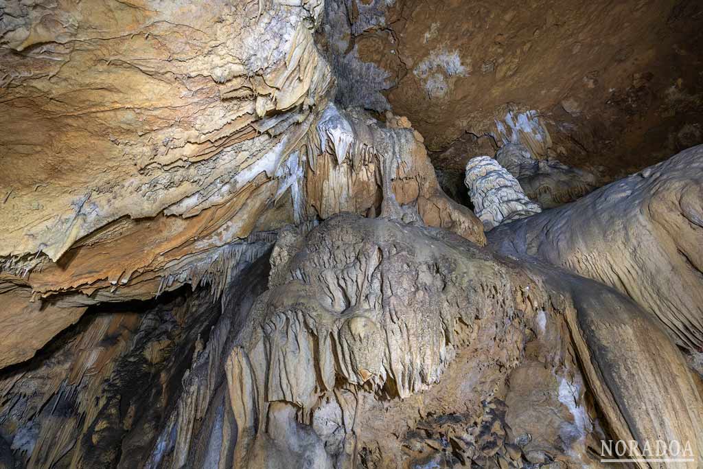 Cueva de Basotxo, en la Sierra de Altzania (Álava)