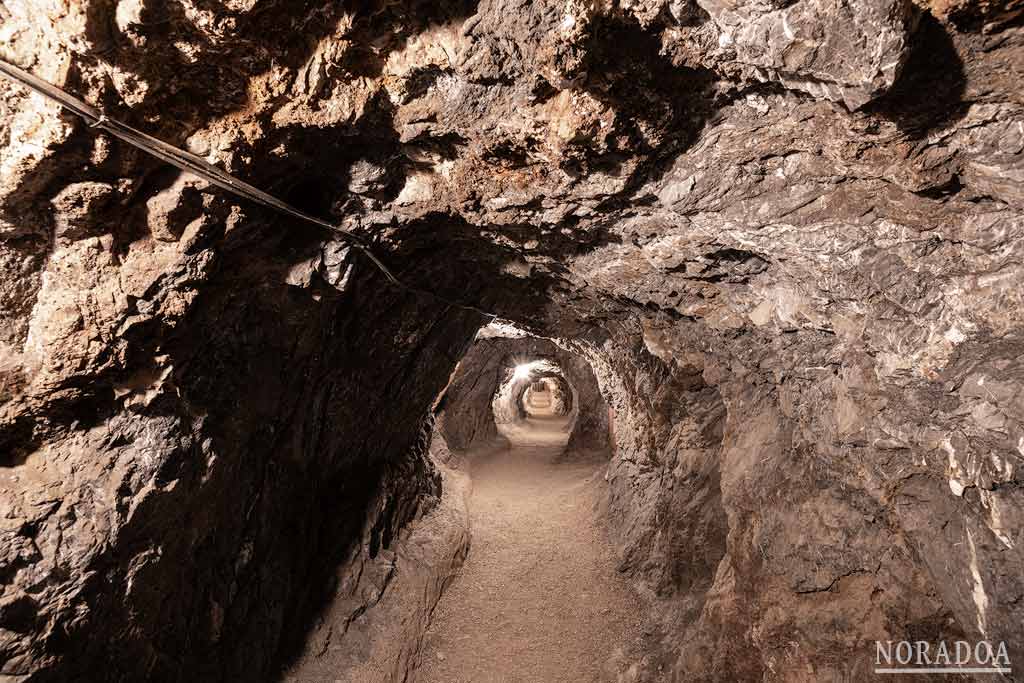 Tunel en el interior de la Mina Rica