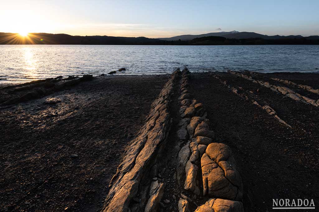 Rocas del embalse de Urrúnaga