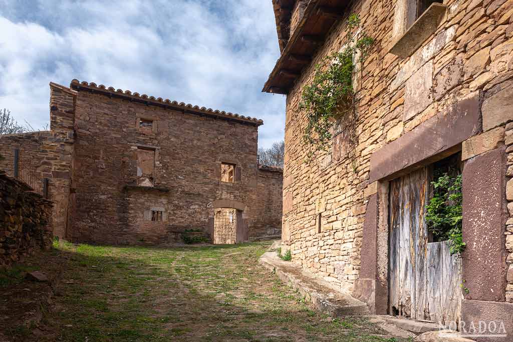 Ruesta, el pueblo abandonado junto al embalse de Yesa